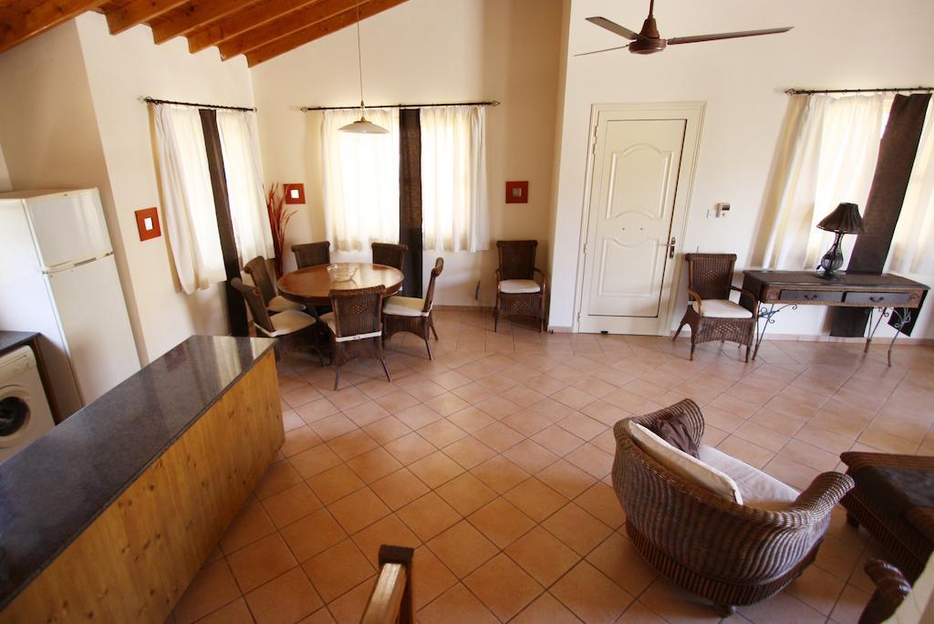 Amoroza Villa Pissoúri Chambre photo