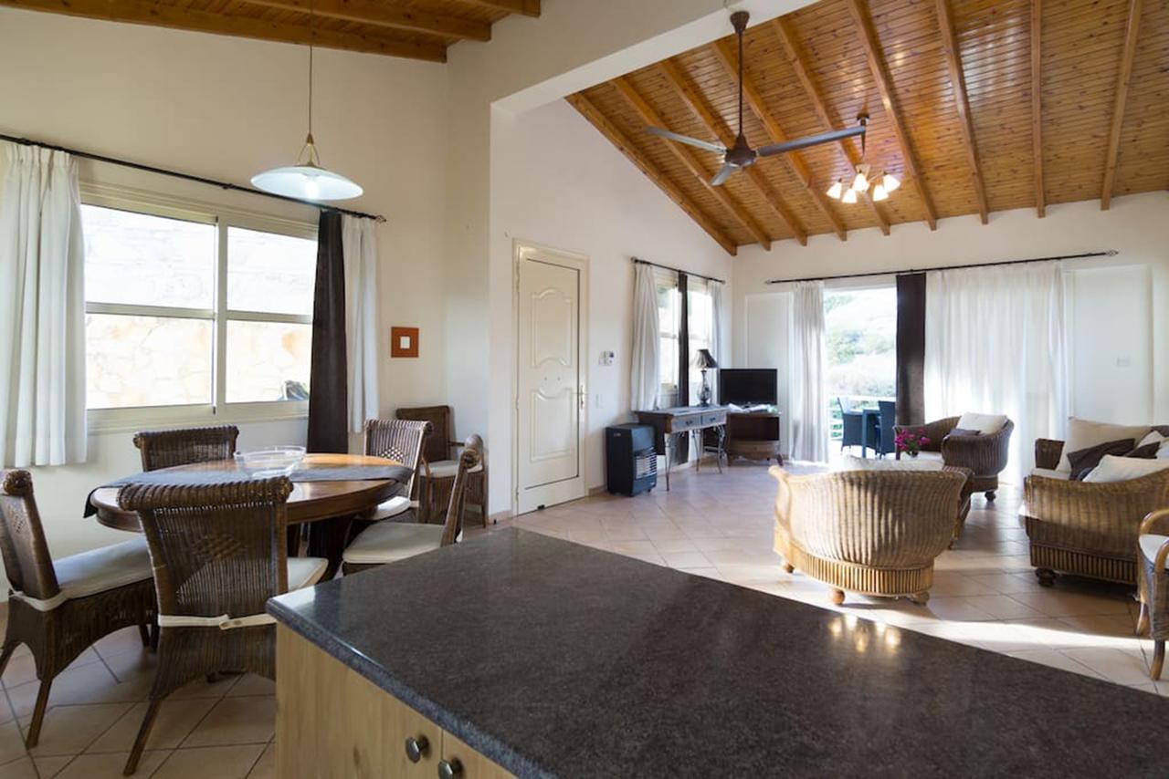 Amoroza Villa Pissoúri Extérieur photo